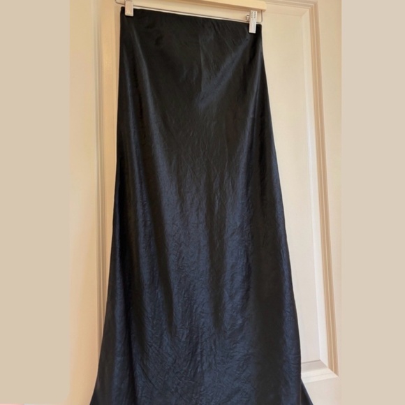 Babaton- Slip Satin Maxi Skirt Black Size 6 - Picture 5 of 10